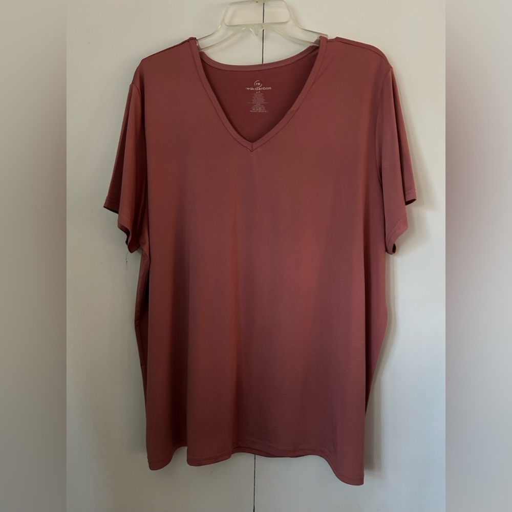 Essentials Woman’s Short Sleeve V-Neck Shirt in Rose.
